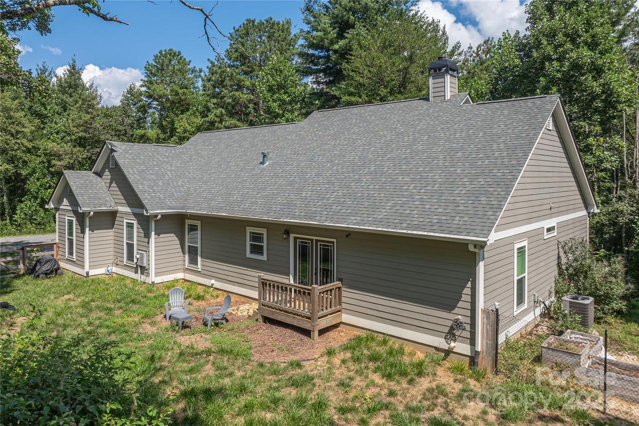 5496 White Oak Rd., Waynesville, NC 28785
