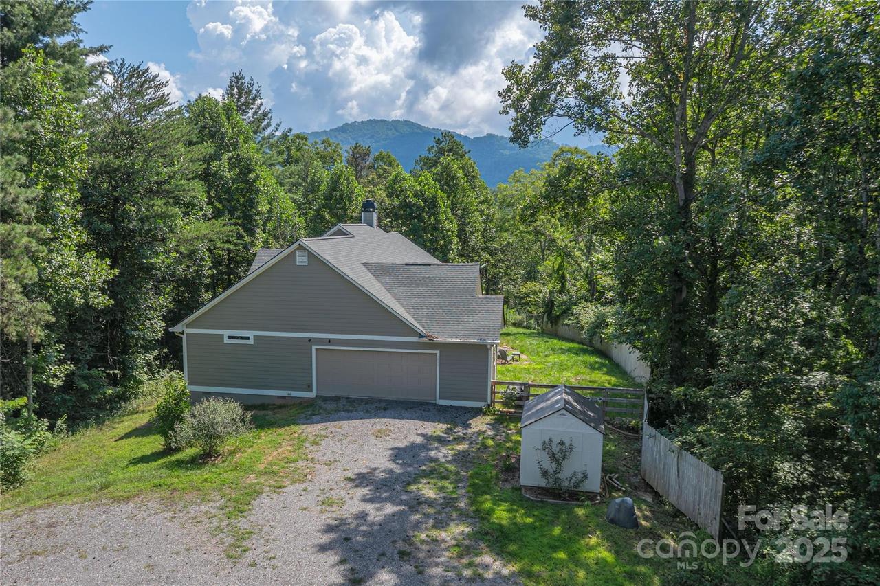 5496 White Oak Rd., Waynesville, NC 28785