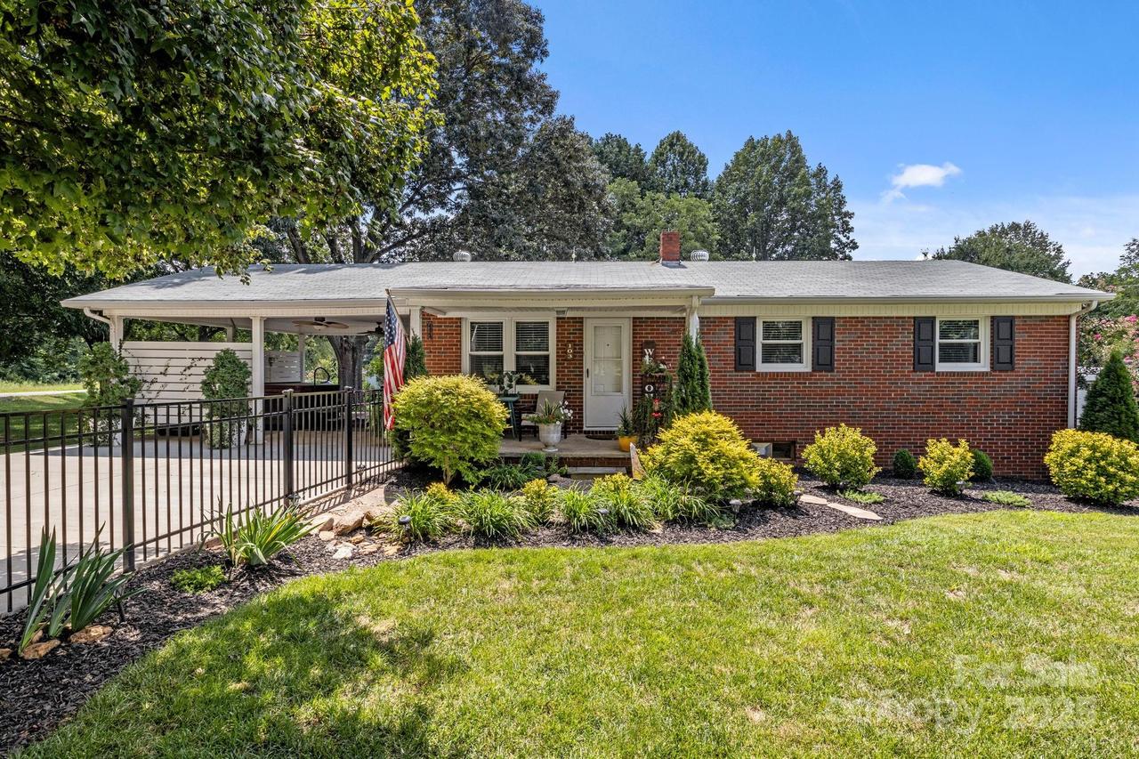 103 Fairdale Rd., Statesville, NC 28625