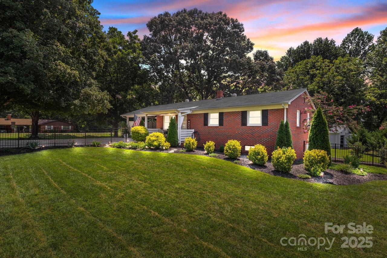 103 Fairdale Rd., Statesville, NC 28625