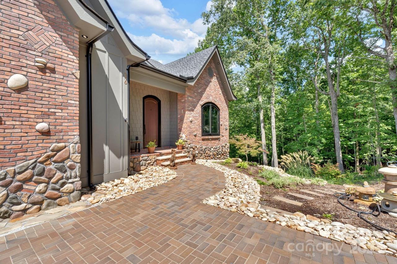 36 Northland Ct., Flat Rock, NC 28731