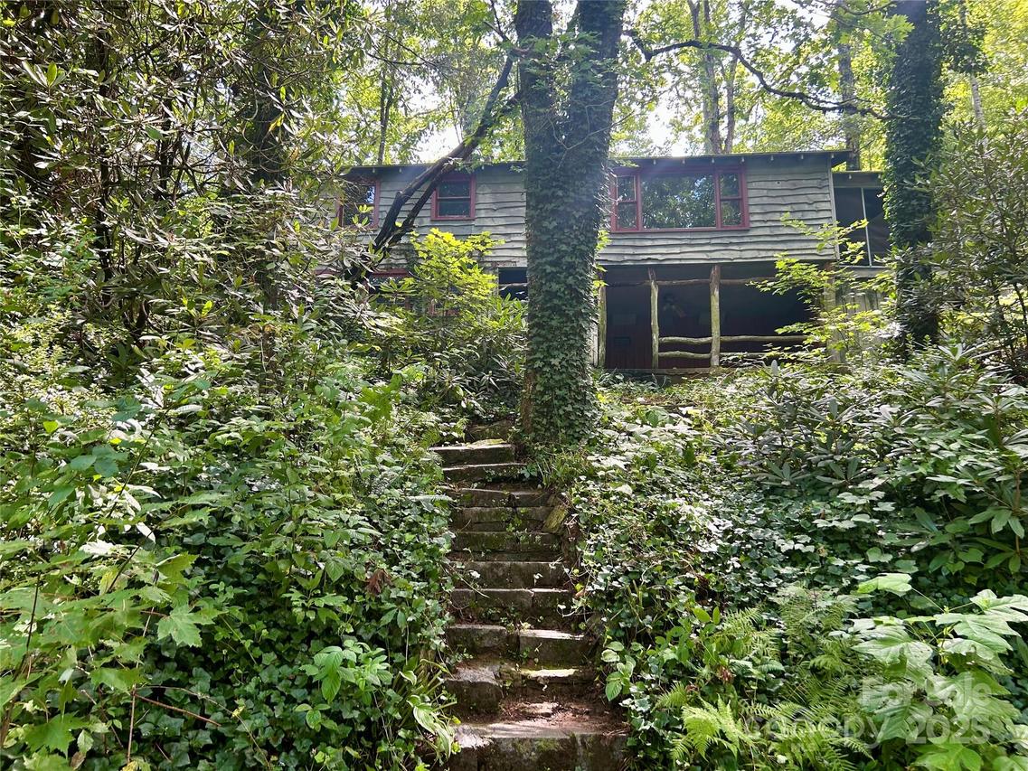 19 Summit View Ln., Zirconia, NC 28790