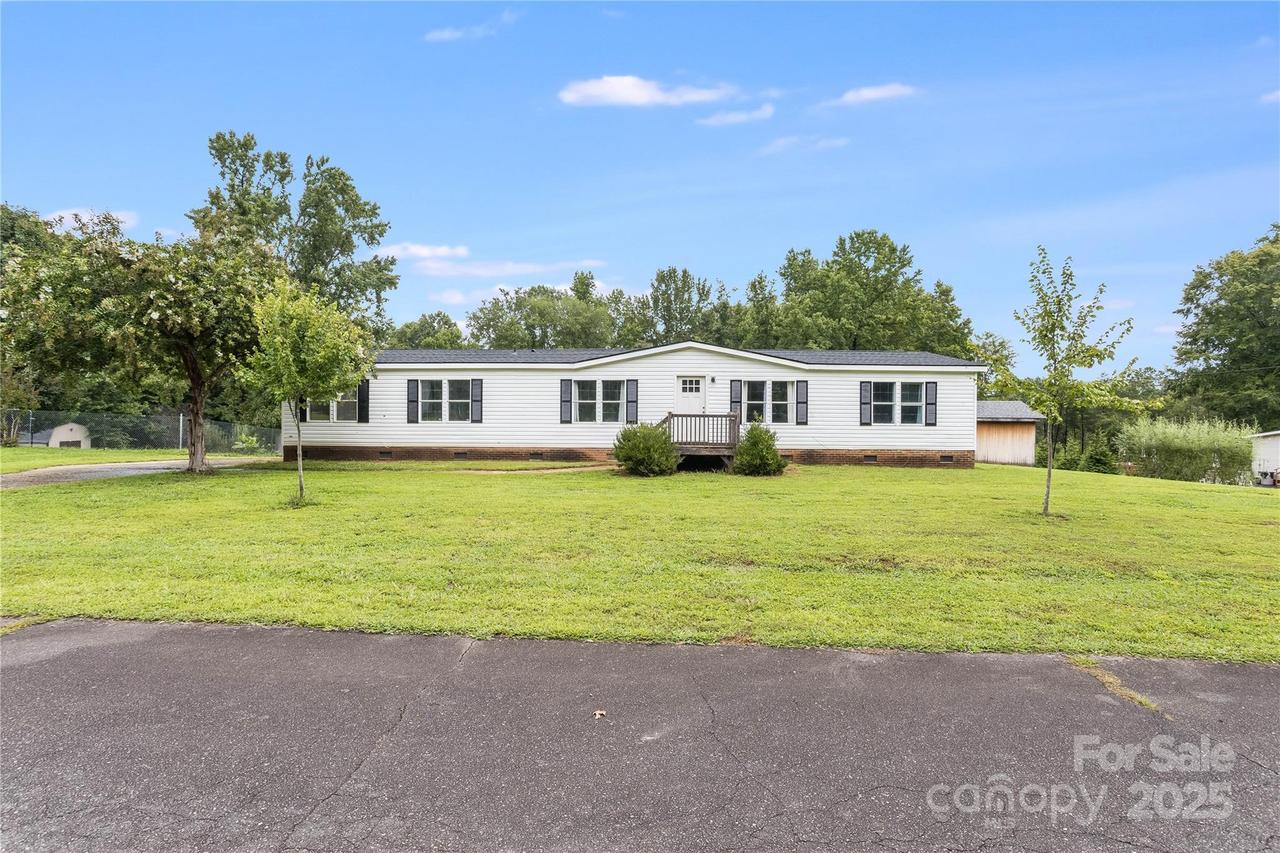 1609 Atkins Pl., Gastonia, NC 28056