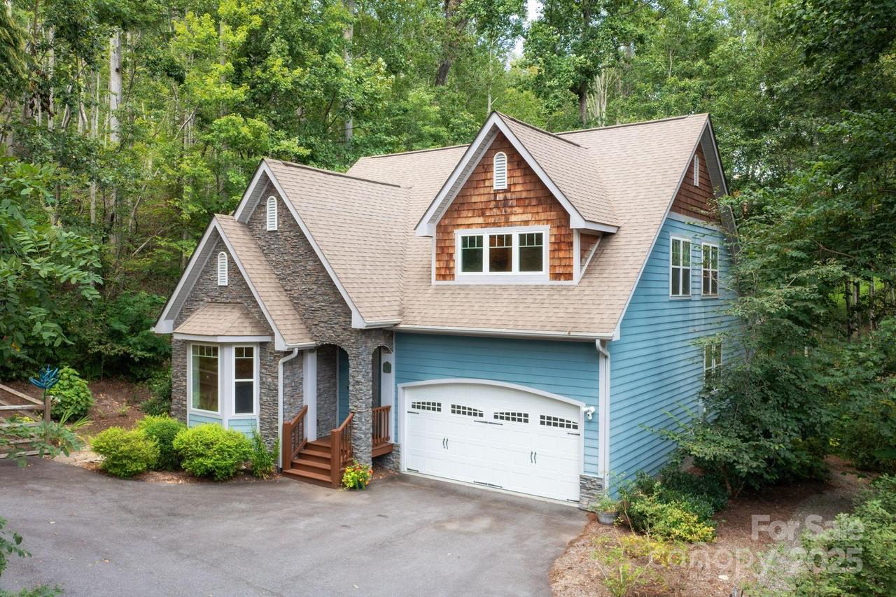 17 Bohemian Ln., Asheville, NC 28805
