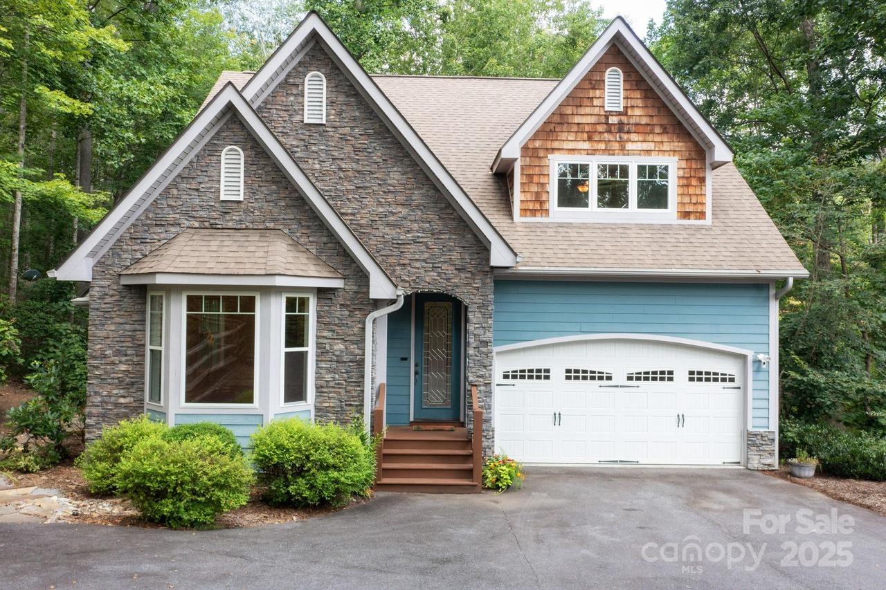 17 Bohemian Ln., Asheville, NC 28805