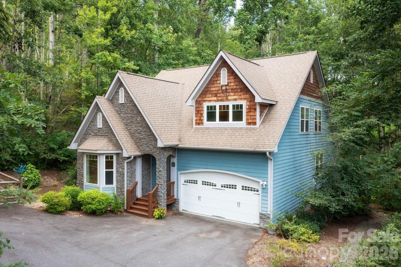 17 Bohemian Ln., Asheville, NC 28805