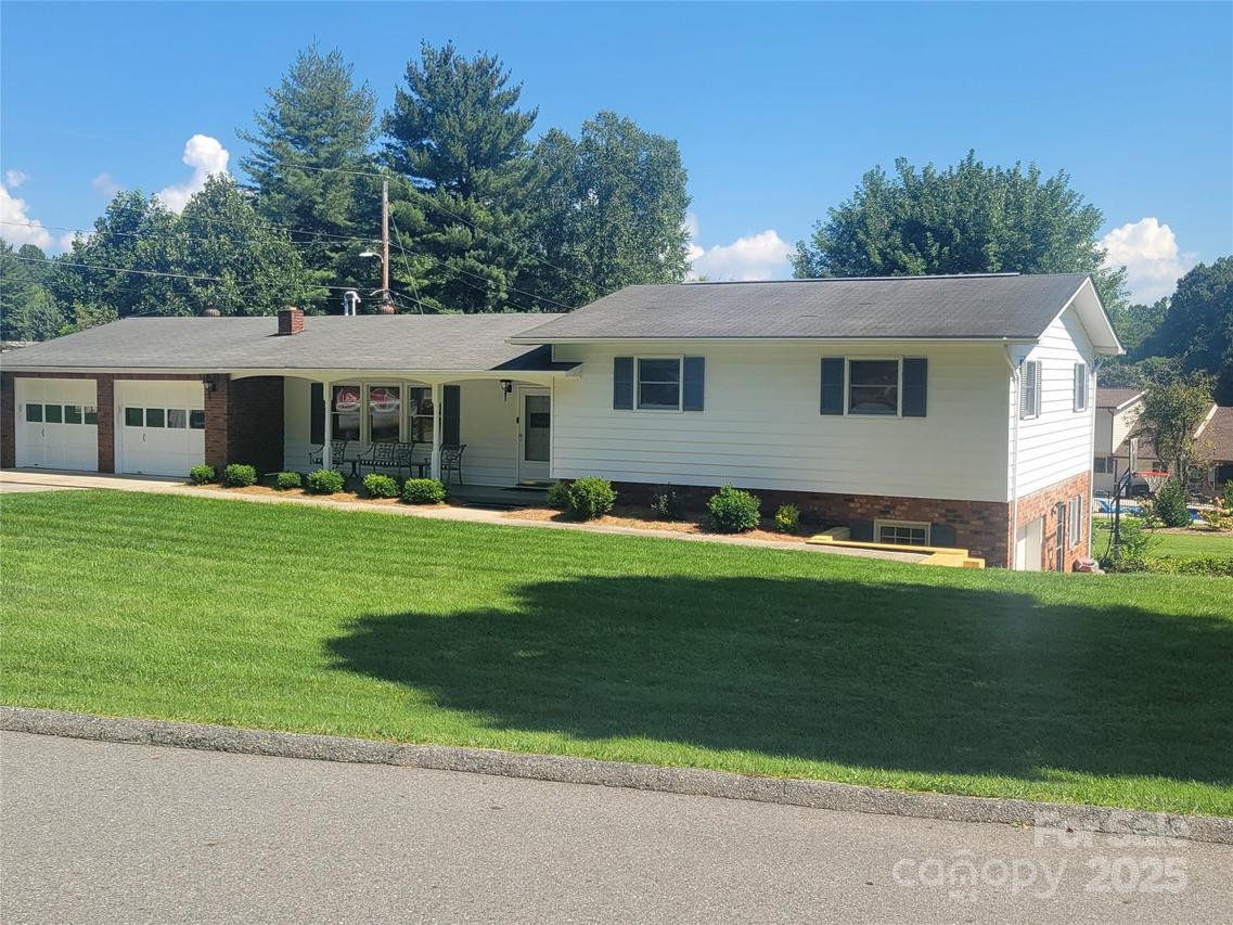 152 Springview Dr., Waynesville, NC 28786