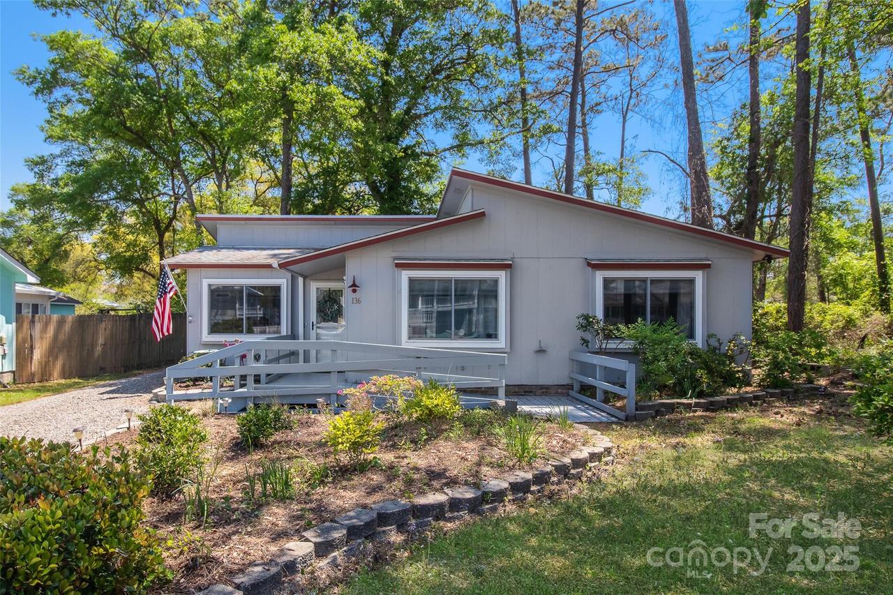 136 19th St., Oak Island, NC 28465