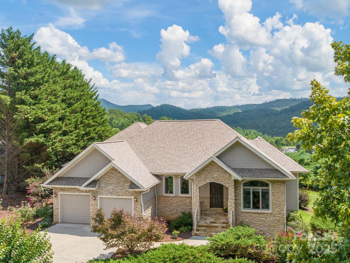 24 High Meadow Dr., Weaverville, NC 28787