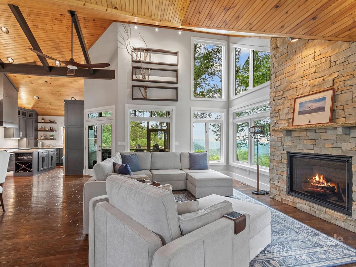 33 Short Snort Ct., Burnsville, NC 28714