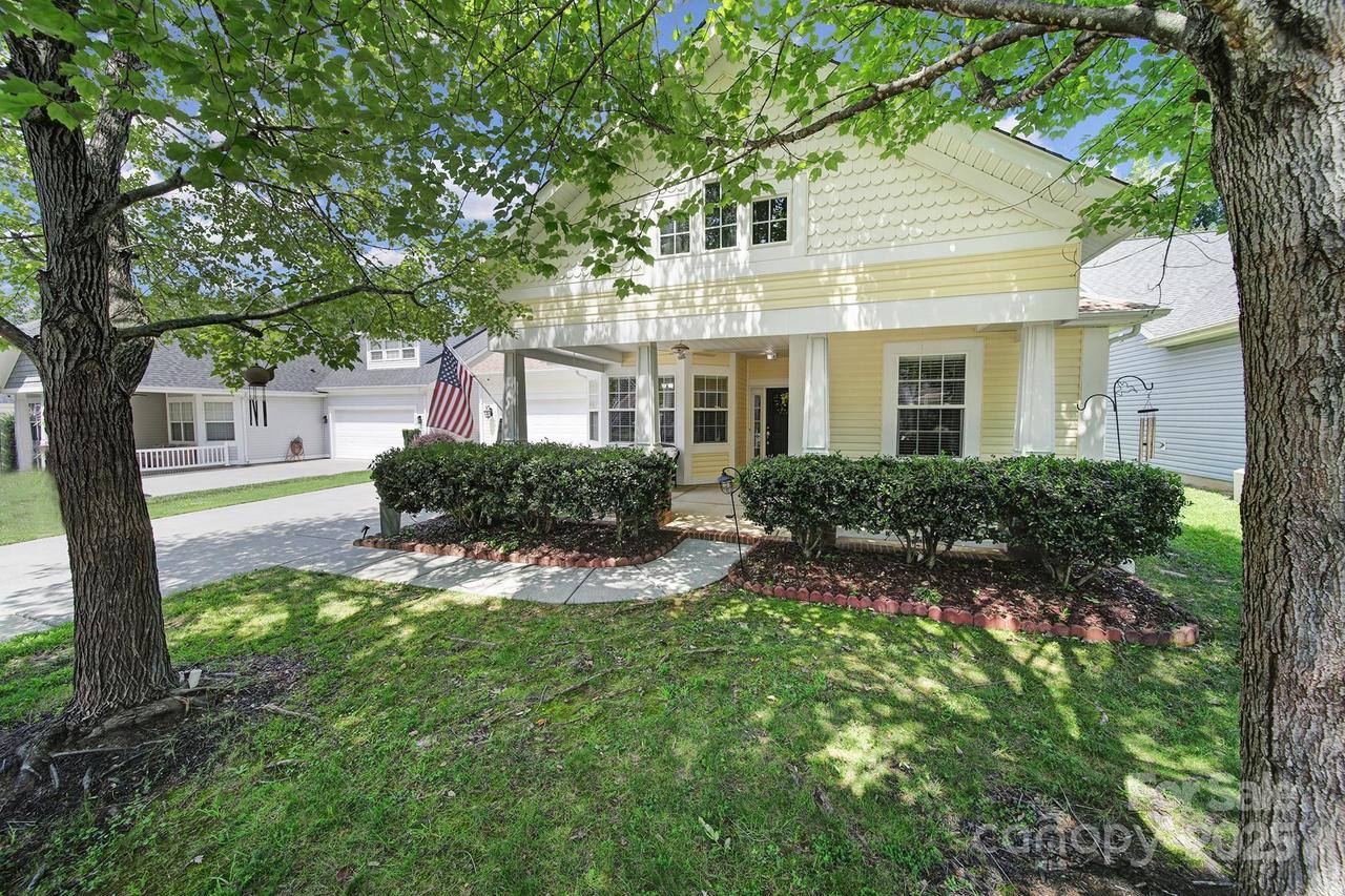 1064 Stonedown Ln., Matthews, NC 28104