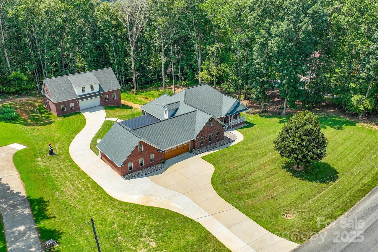 3009 Brooks Mill Ln., Wingate, NC 28174