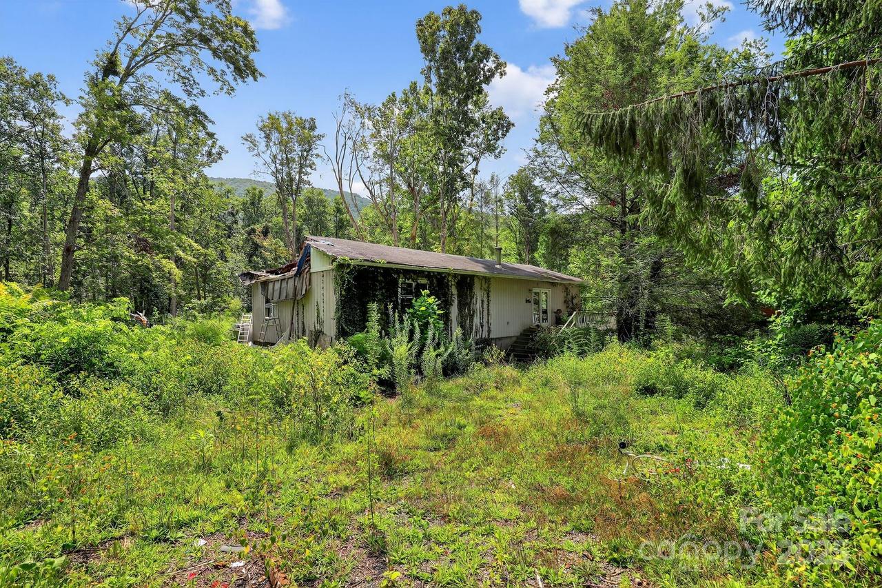 1339 Bee Tree Rd., Swannanoa, NC 28778