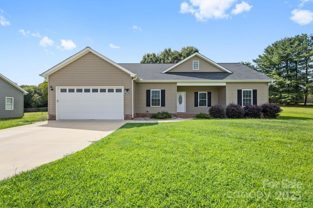 129 Sara Ln., Statesville, NC 28625