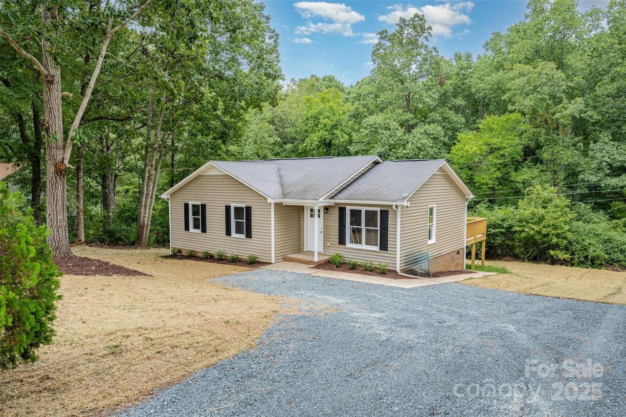 2615 Bobwhite Cir., Wingate, NC 28174