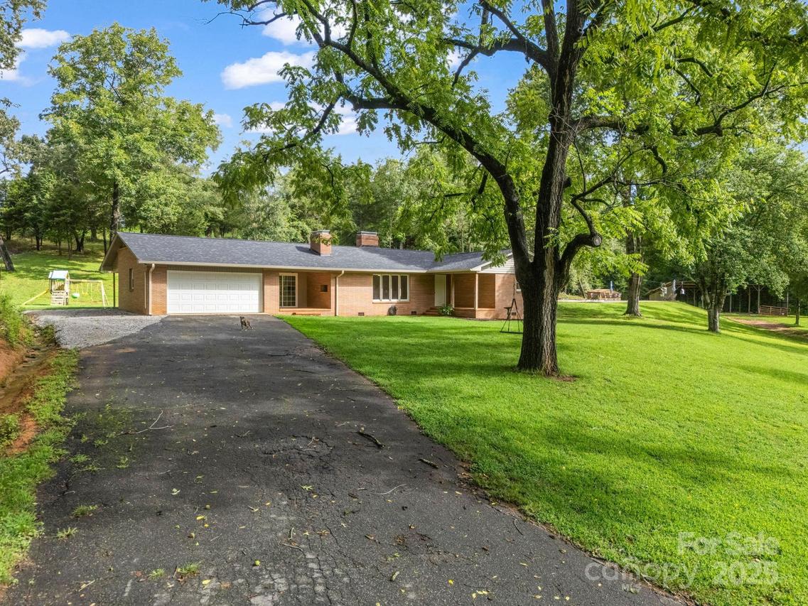 1449 Island Ford Rd., Mooresboro, NC 28114