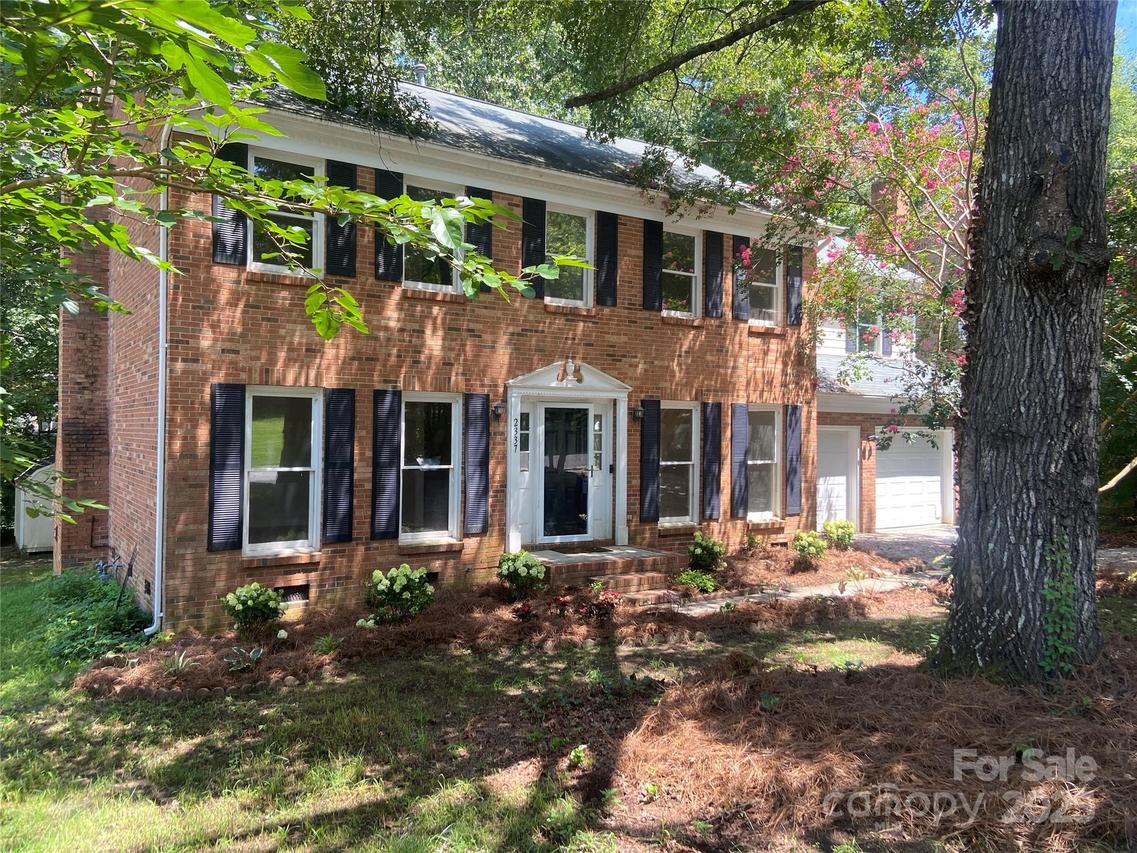 2337 Hunters Bluff Dr., Matthews, NC 28105