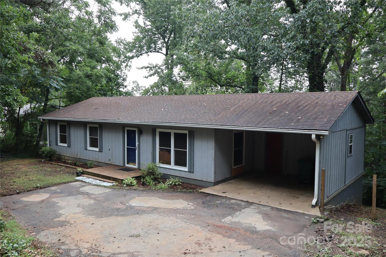 124 Pine Hill Dr., Swannanoa, NC 28778