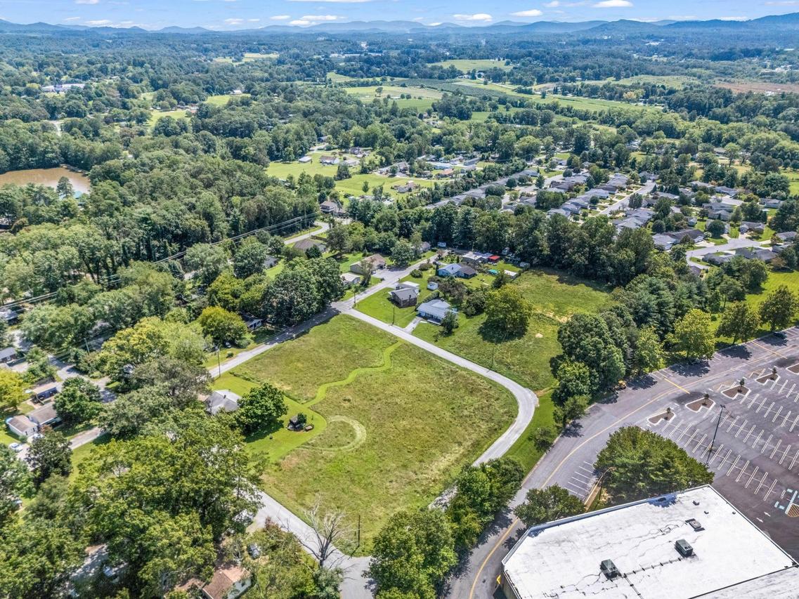 410 Freeman St., Hendersonville, NC 28792