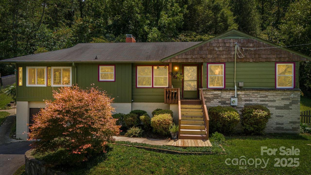 1115 Bee Tree Rd., Swannanoa, NC 28778