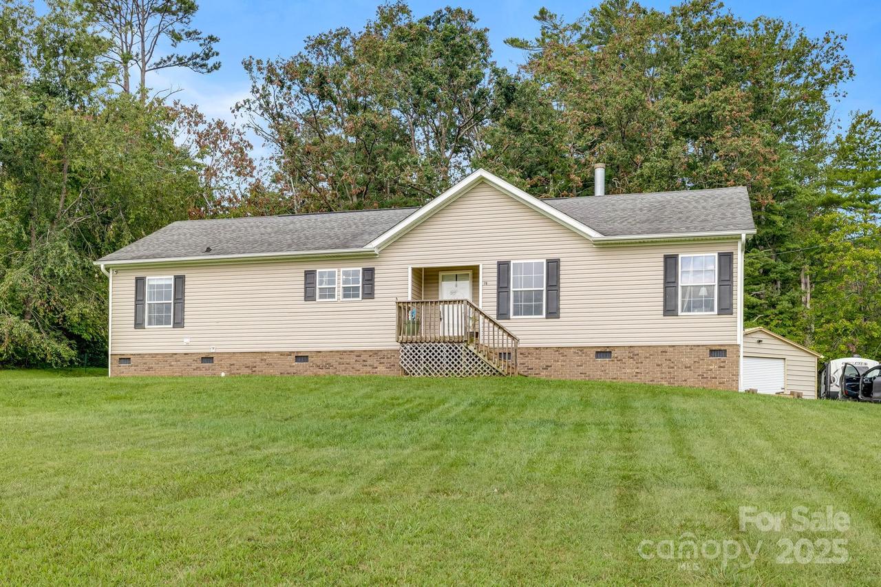 70 Old Bee Tree Rd., Swannanoa, NC 28778