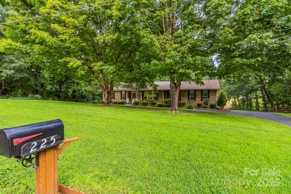 225 Oakmont Rd., Stanley, NC 28164
