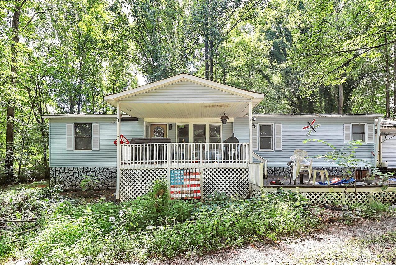 304 Deerchase Cir., Statesville, NC 28625