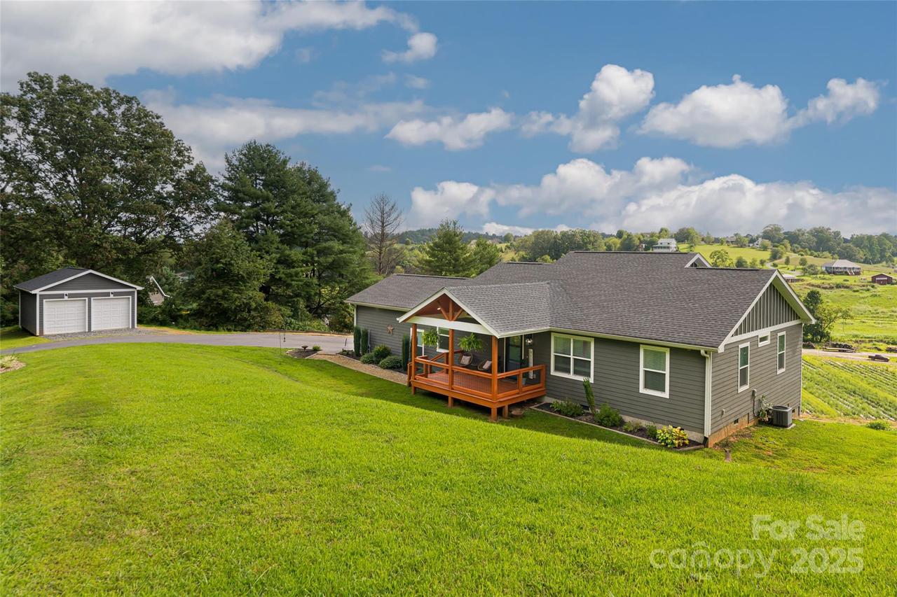 28 Highcrest Dr., Leicester, NC 28748
