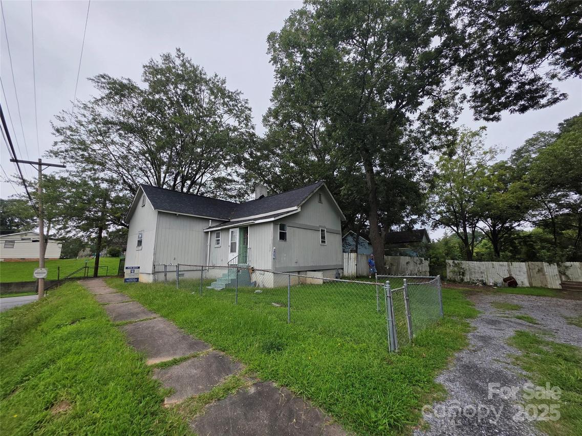 401 E Trade St., Dallas, NC 28034