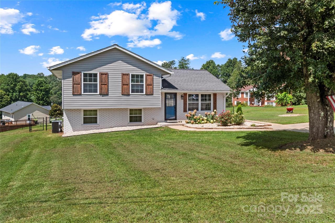 274 Dixie Hill Rd., North Wilkesboro, NC 28659