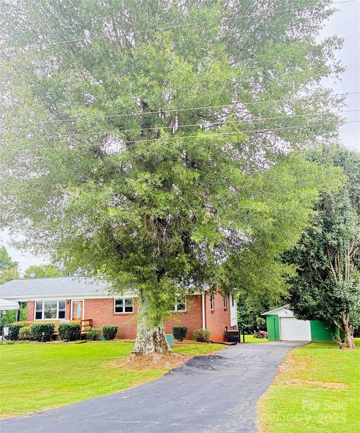 127 Walnut Tree Rd., Statesville, NC 28625
