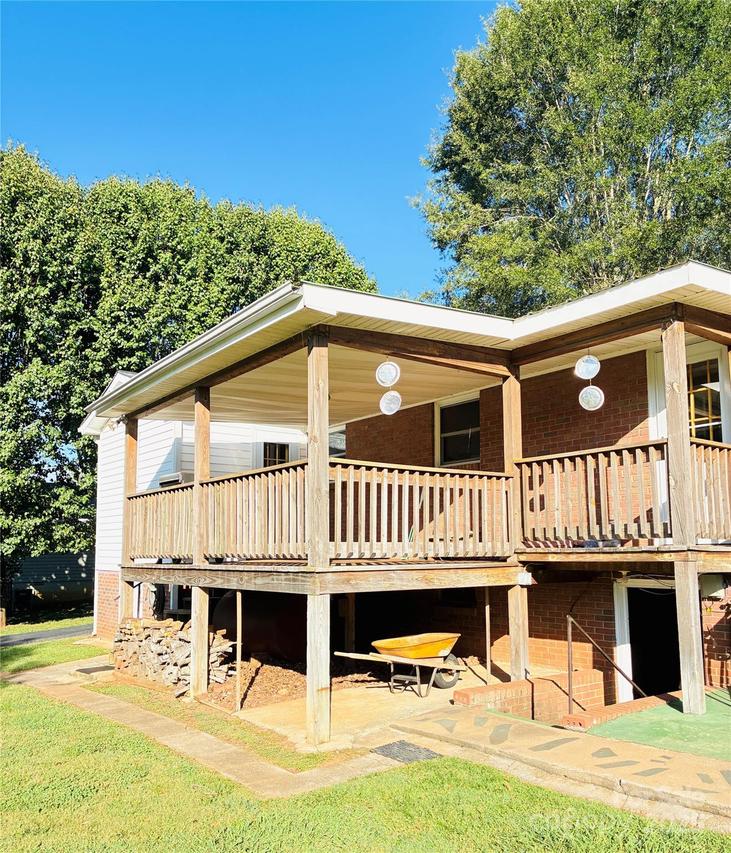 127 Walnut Tree Rd., Statesville, NC 28625