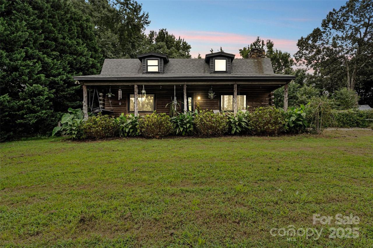 7030 Dolphin St., Gastonia, NC 28056