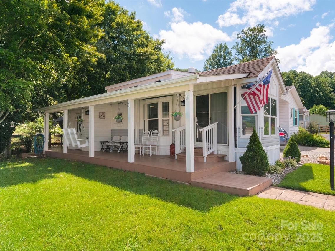 158 & 161 Summer Place Dr., Waynesville, NC 28785