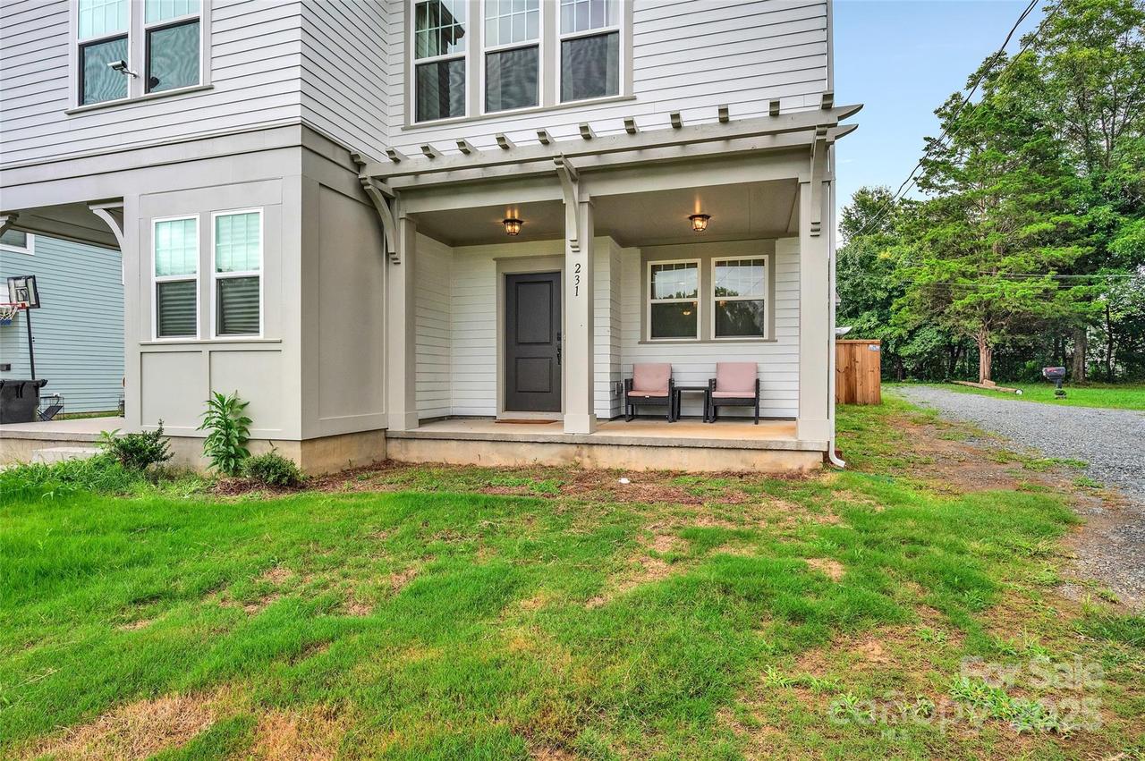 231 Hoskins Avenue Dr., Charlotte, NC 28208