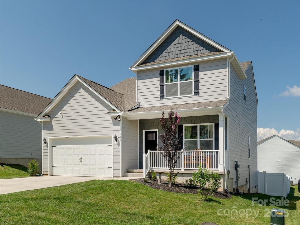 596 Country Oak Dr., Asheville, NC 28804