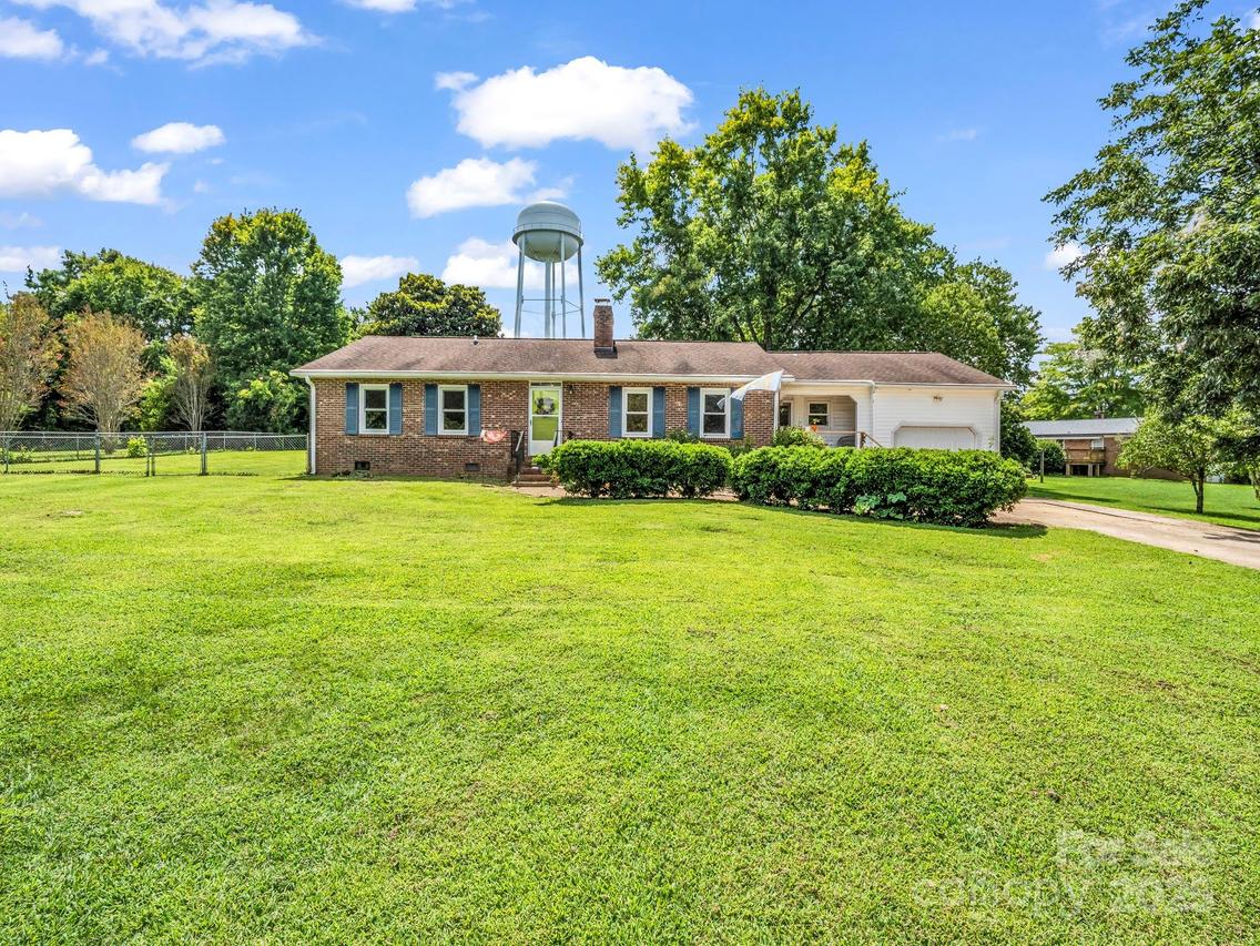 2551 Robinette Rd., Maiden, NC 28650