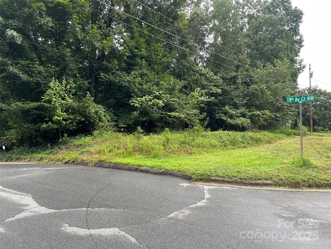 19th Avenue Ct., Hickory, NC 28601