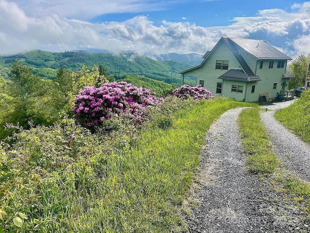 11 Wildflower Ln., Newland, NC 28657