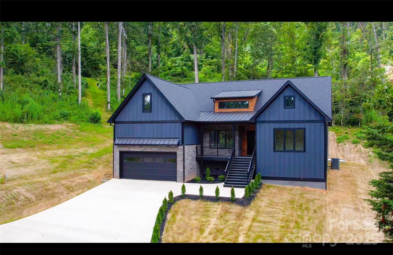 63 Winding Ridge Rd., Fairview, NC 28730