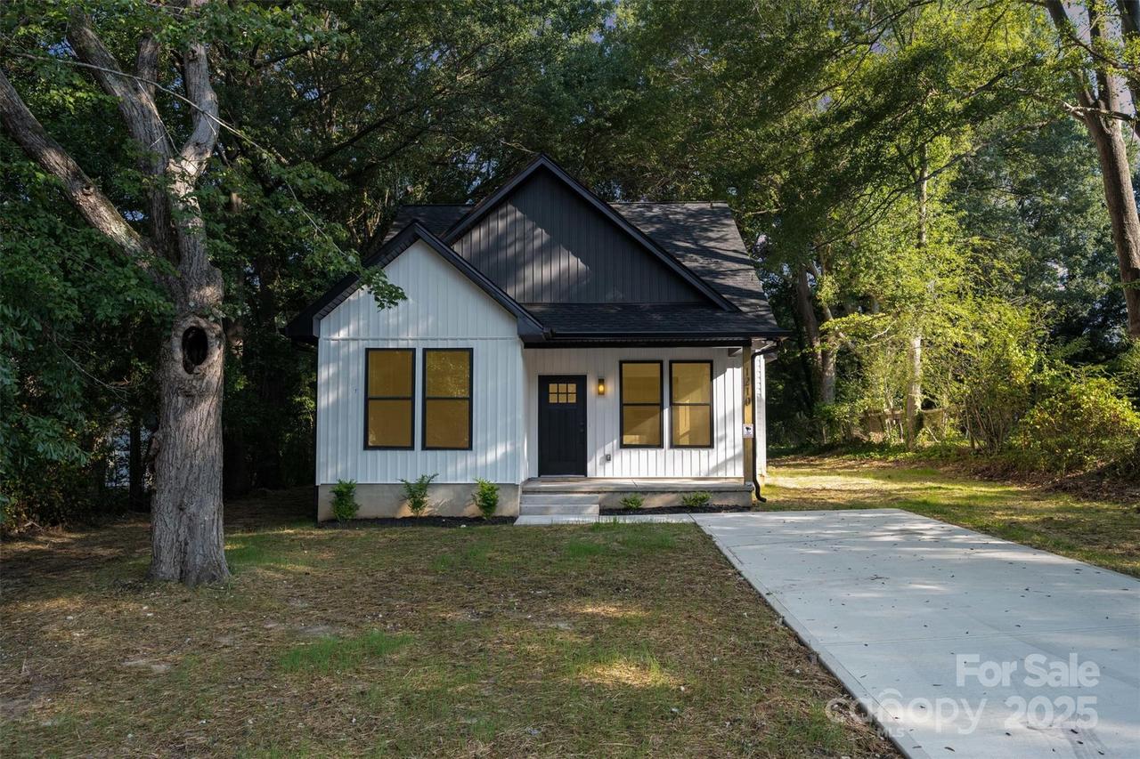 1210 W Mauney Ave., Gastonia, NC 28052