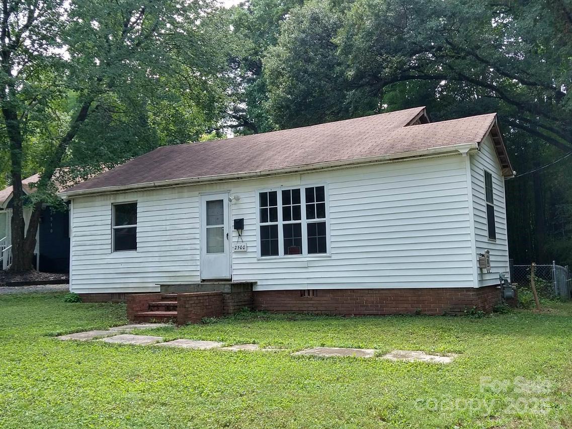2500 Crispin Ave., Charlotte, NC 28208