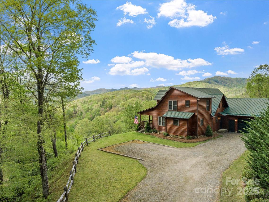 370 Appaloosa Tr., Burnsville, NC 28714