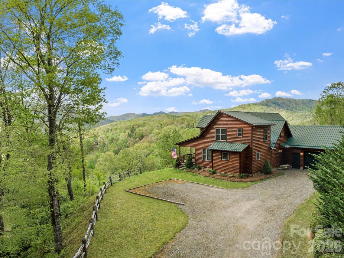 370 Appaloosa Tr., Burnsville, NC 28714