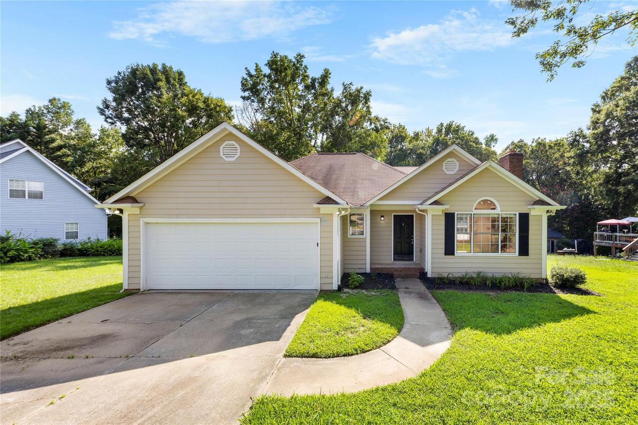 2109 Clover Bend Dr., Monroe, NC 28110