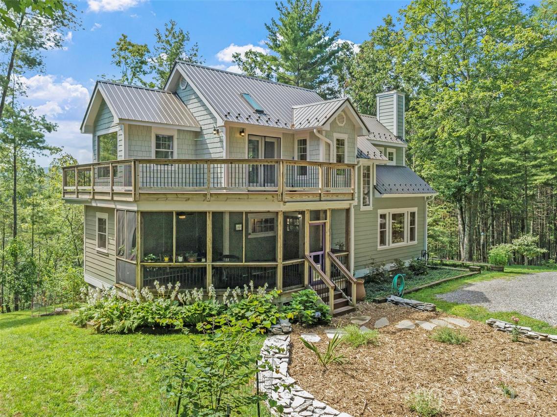 97 Gordon Ln., Burnsville, NC 28714