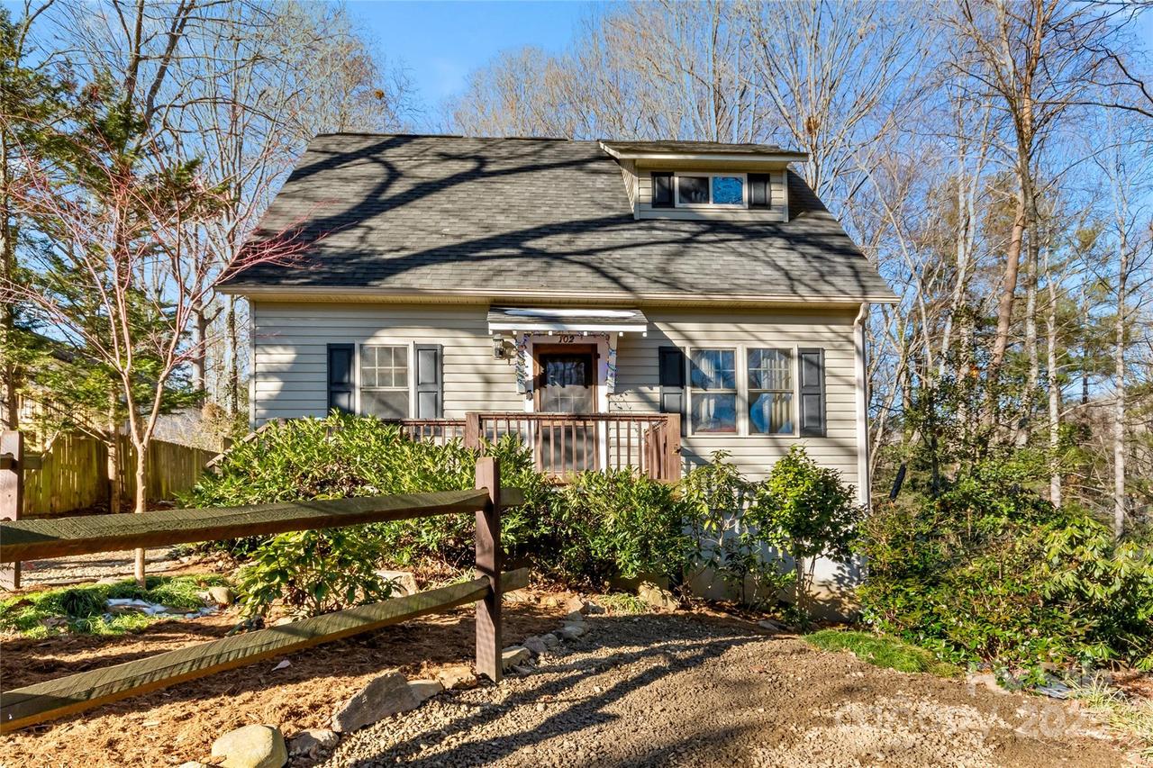 102 Altamahaw Ave., Black Mountain, NC 28711