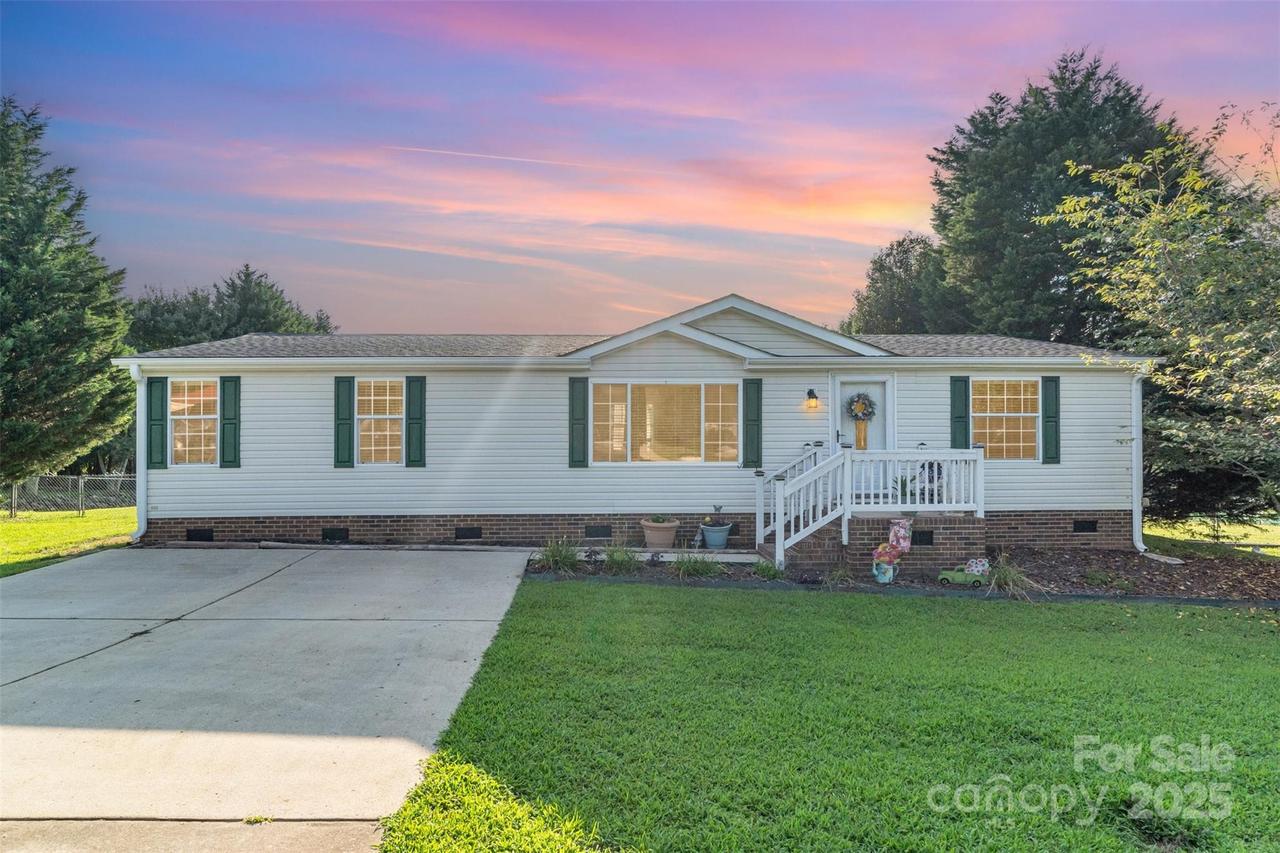 1140 Peppertree Dr., Mount Holly, NC 28120