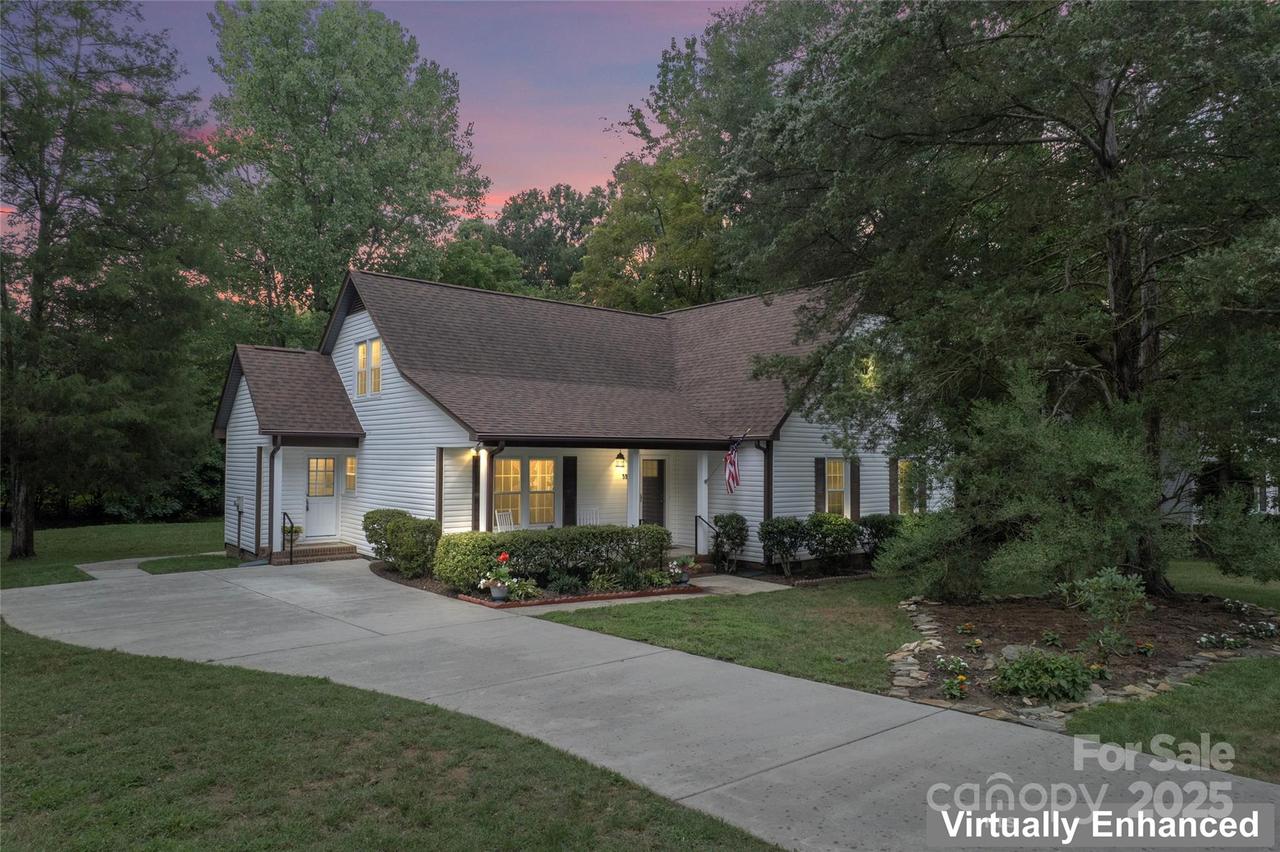 5812 Chapel Creek Ct., Charlotte, NC 28226
