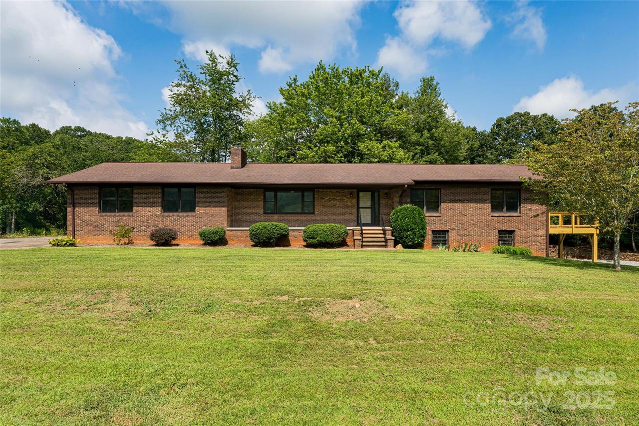 36 Brooks Branch Rd., Leicester, NC 28748